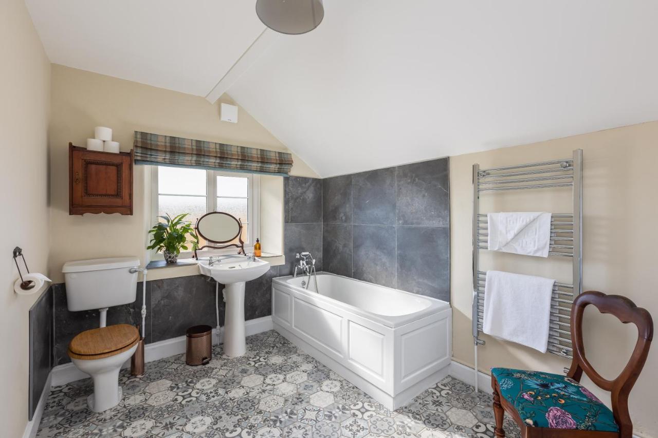 Luxury Farmhouse With Stunning Views And Hot Tub Ebberston 외부 사진