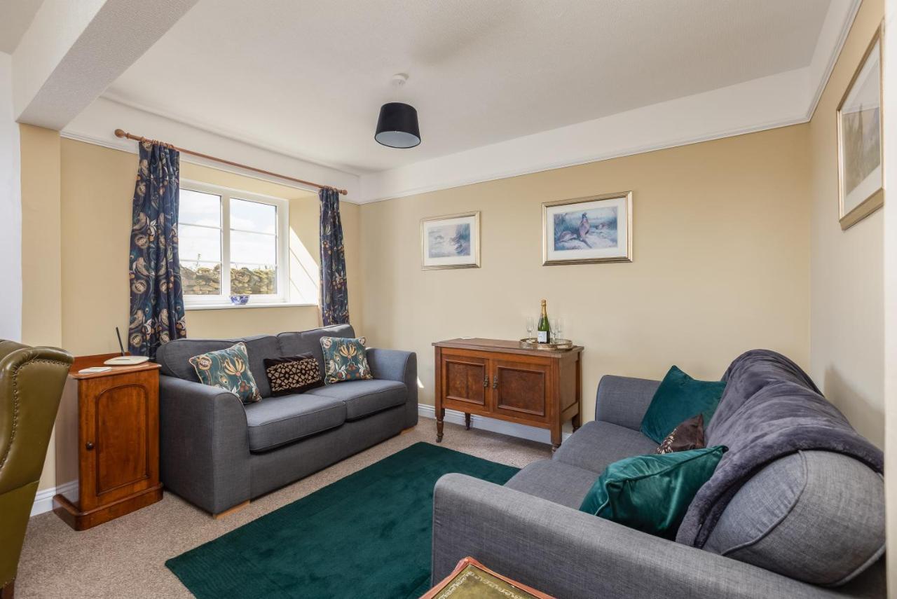 Luxury Farmhouse With Stunning Views And Hot Tub Ebberston 외부 사진